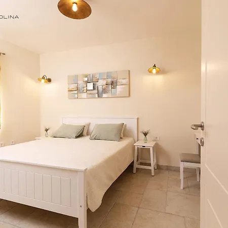 Carolina Villa *